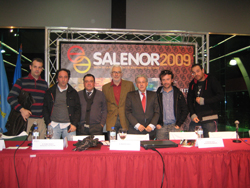 Nacho Manzano (Casa Marcial), Pedro Morán (Casa Gerardo), Pedro Martino (L'Alelzna), Koldo Miranda (Koldo Miranda), Miguel Loya (Real Balneario De Salinas), José Antonio Campo Viejo (El Corral del Indiano), y Gonzalo Pañeda (La Solana) y Francis Vega (el moderador)