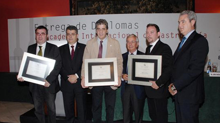 Los premiados junto a Joaquim Llena, Rafael Ansón y Jordi Garcia