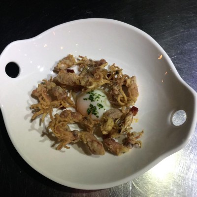 Pulpo frito con huevo a baja temperatura en Bam