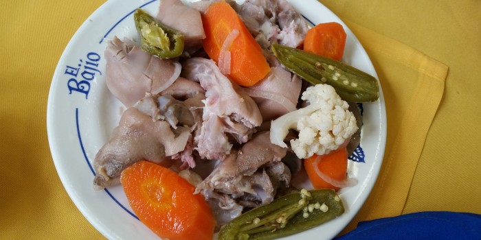 Manitas de cerdo en escabeche (El Bajío)