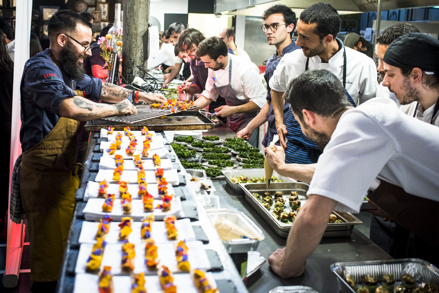 Cocineros españoles con Alberto Montes dirigiendo - Sangue Na Guelra. Foto: Gonçalo Villaverde