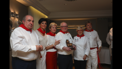 La familia Idoate entrega el Premio Europa a Arzak