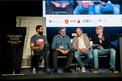 Josep Maria Massó, cocinero de los Pirineos; Gerard Martínez, gerente de Ramaders d'Andorra, y José Antonio Guillermo, chef del restaurante Odetti de Escaldes-Engordany (Andorra) en la mesa redonda de ayer