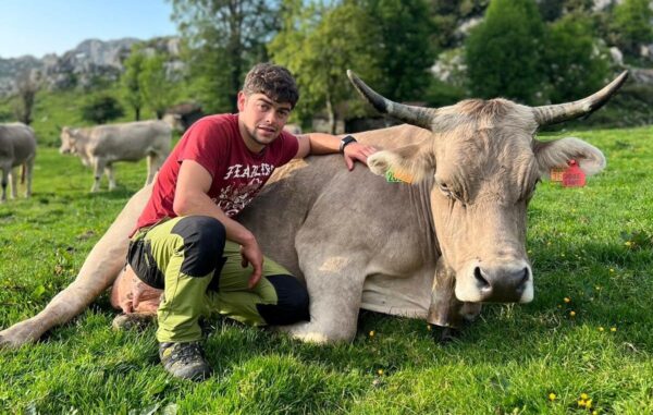 José Luis Alonso, pastor y productor de queso en el Parque Nacional de los Picos de Europa, ha ganado el Premio Nacional de Gastronomía Talento Joven Alimentos de España 2023