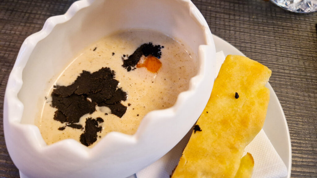 Crema de boletus, trufa melanosporum, yema de huevo