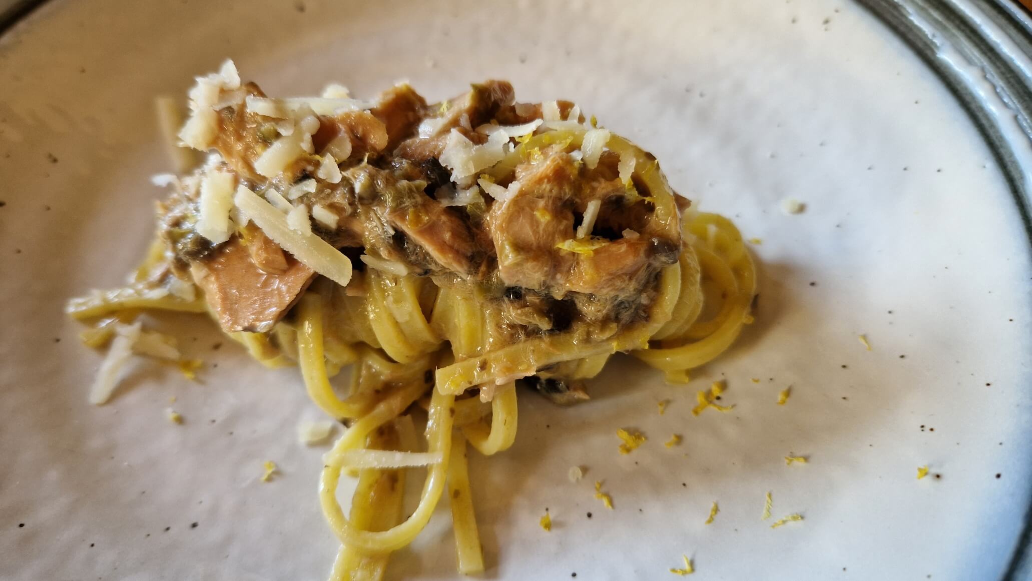 Linguini con atún rojo (ventresca, tarantela y lomo).