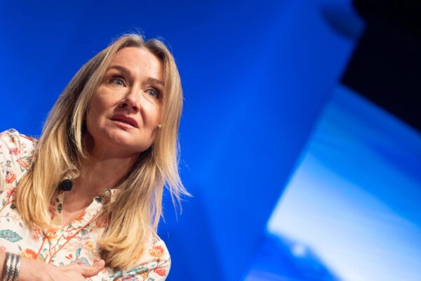 Alexandra Cousteau, ganadora del premio Sartún