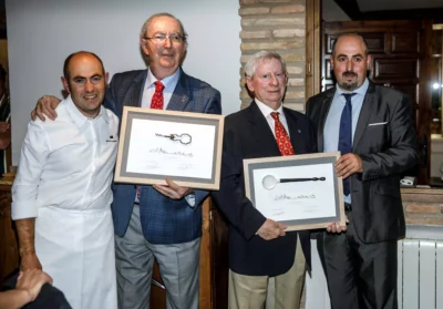 Homenaje de los hermanos Echapresto a Benjamín Urdiain y Custodio Zamarra