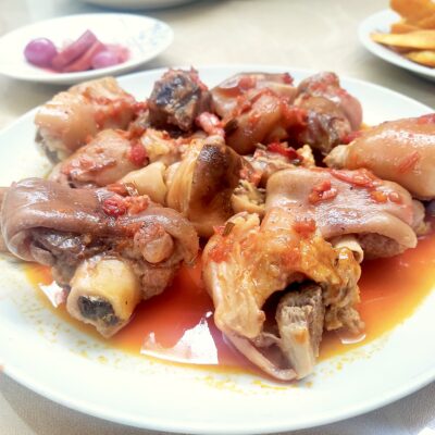 Pollo sudado, uno de los seis platos del Shangay. Foto, Daniel Guerrero.