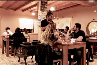 Leonelo en el comedor de Ckelar. Foto Ckelar.