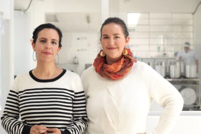 Sara y Matilde en su factoría.