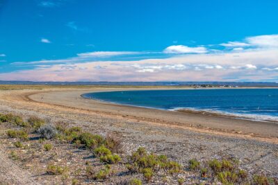 Vista de bahía Bustamante. Foto, Ted Hick.