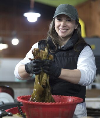 Trabajando algas en Constitución