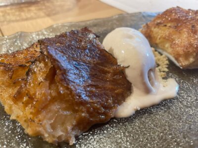 Torrija con helado de galleta de Villa Paramesa