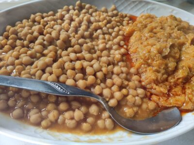 Segundo vuelco del cocido maragato: garbanzos pedrosillanos y repollo