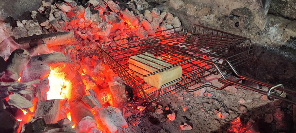 Torrija: Incluso los postres se terminan al fuego de la parrilla en Horma Ondo