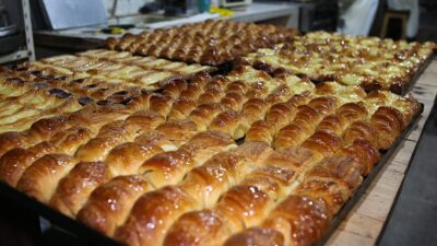 Bandejas de facturas listas para la venta. Foto, Matías Santos.