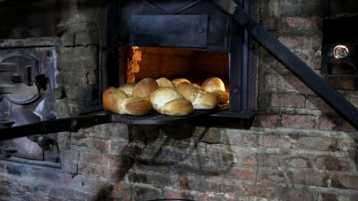 Galletas de campo saliendo del horno. Foto, Matías Santos.