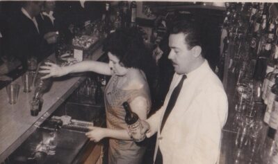 María Ribas y Miguel Boadas en una fotografía histórica de esta coctelería (Foto cedida por Boadas)