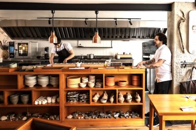 Jeferson García en la cocina de Afluente.