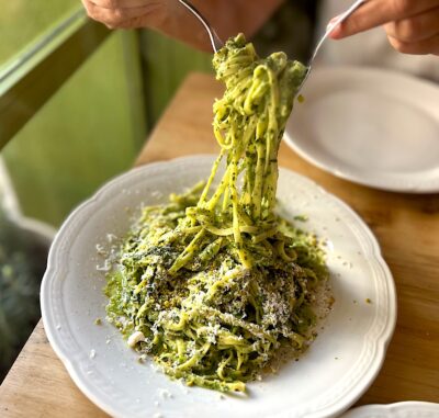 Tagliolini al pesto, pistachos y parmesano. Julieta Oiolo en Alacena Pastificio