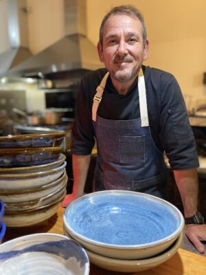 Leonardo Perazzolli en su restaurante. Foto, Jei LLarri y Nicolás Cetra.