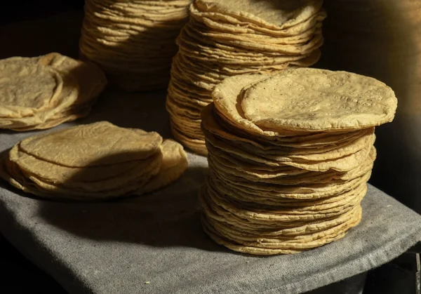 Haciendo Tortillas. Siembra Comeor.