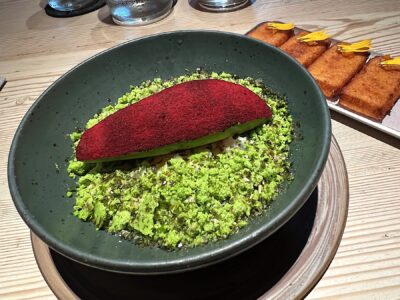 tartar apaltado con torrejas de choclo. Foto, 7Caníbales.