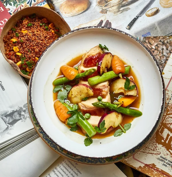 Pechuga de pollo de campo con manzana y quinua. Ronald y Manuel Morocho en La María Cocina Libre