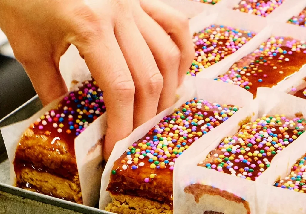 La imagen muestra cómo el turrón de Doña Pepa ha adquirido diversos formatos.