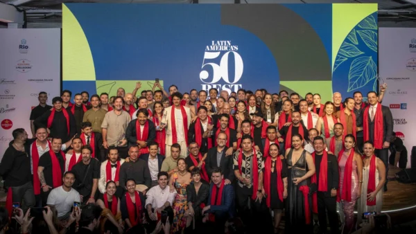 Foto de grupo de los premiados en la gala Latin America 50 Best 2024