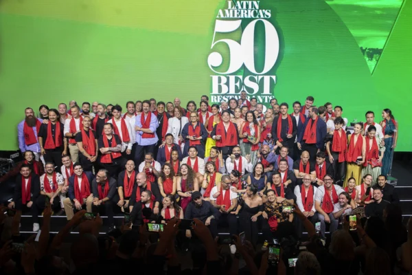 La imagen muestra a los protagonistas de la gala Latin America 50 Bests 2023