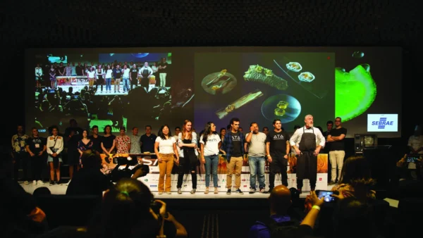 La imagen muestra un momento del congreso gastronómico Mesa SP en Sao Paulo