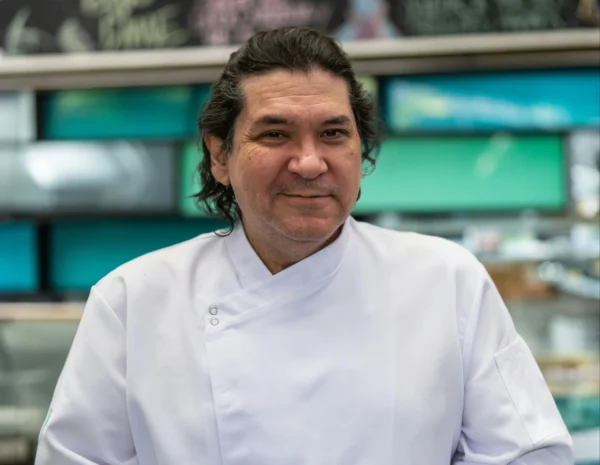 Retrato del chef Gastón Acurio