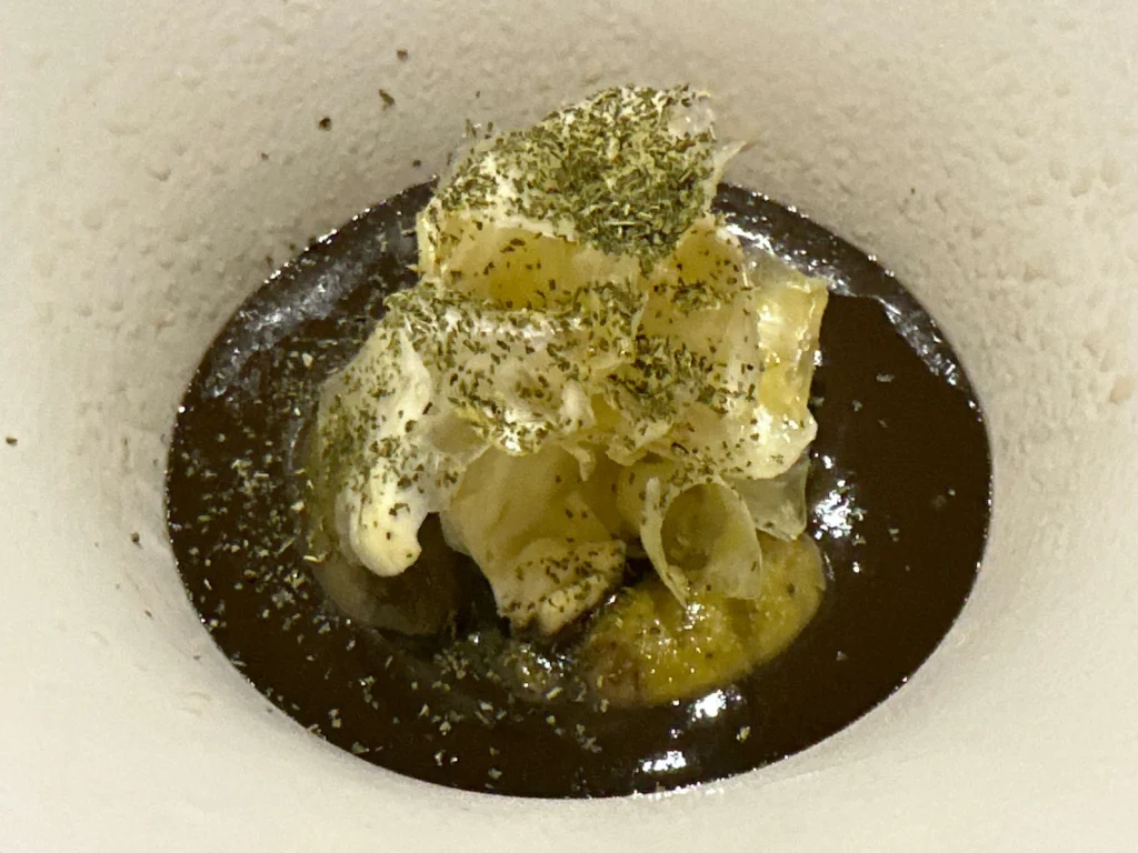 Aceituna gordal aplastada, licuado de alcachofa y estragón.